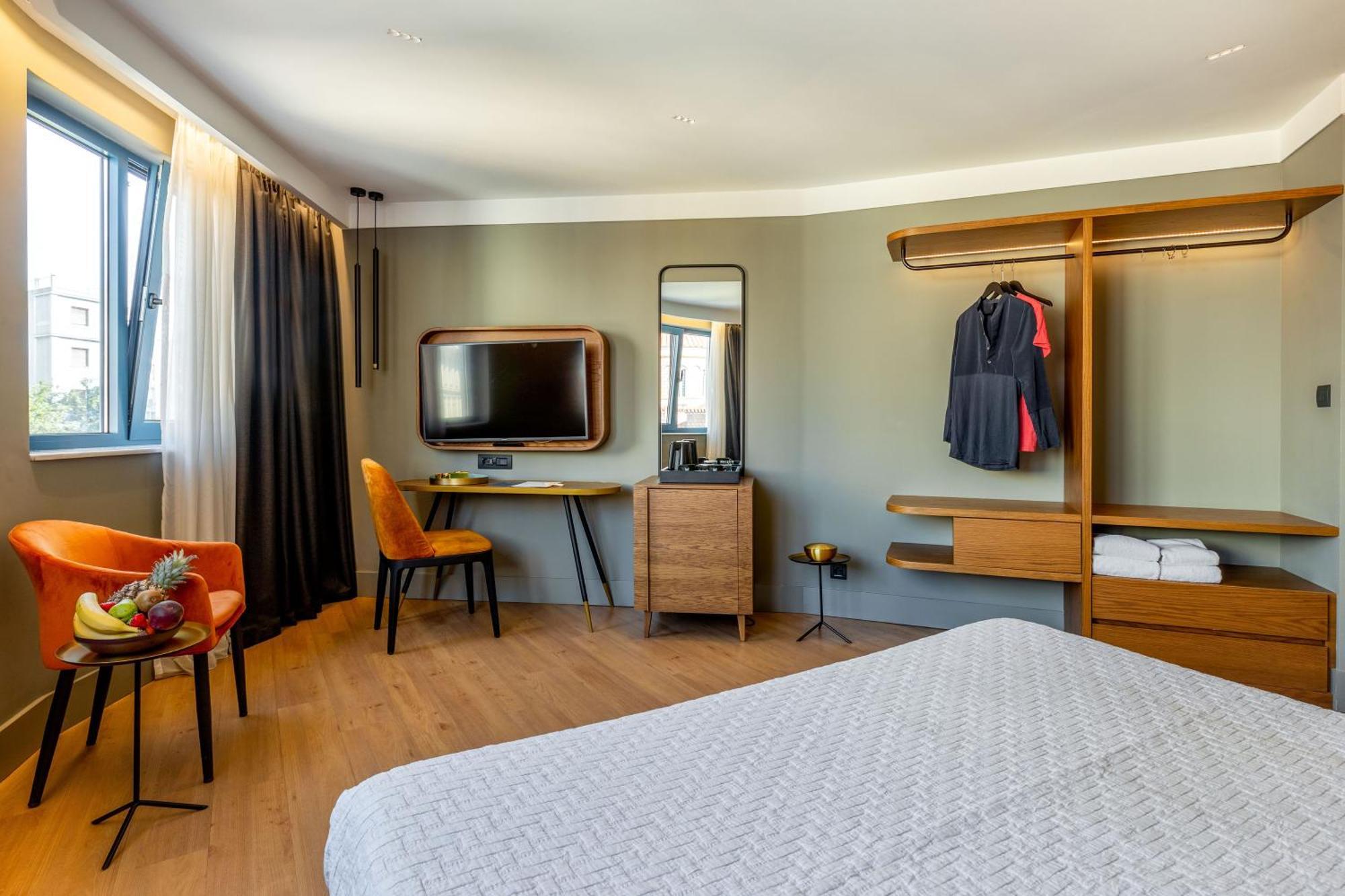 Spacious Room