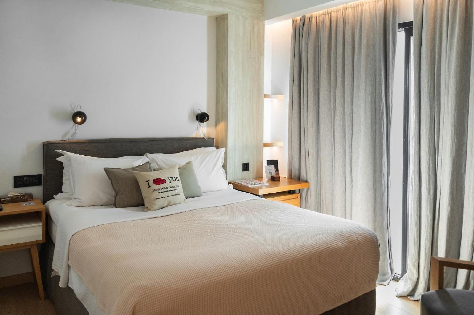 Double Room Peer