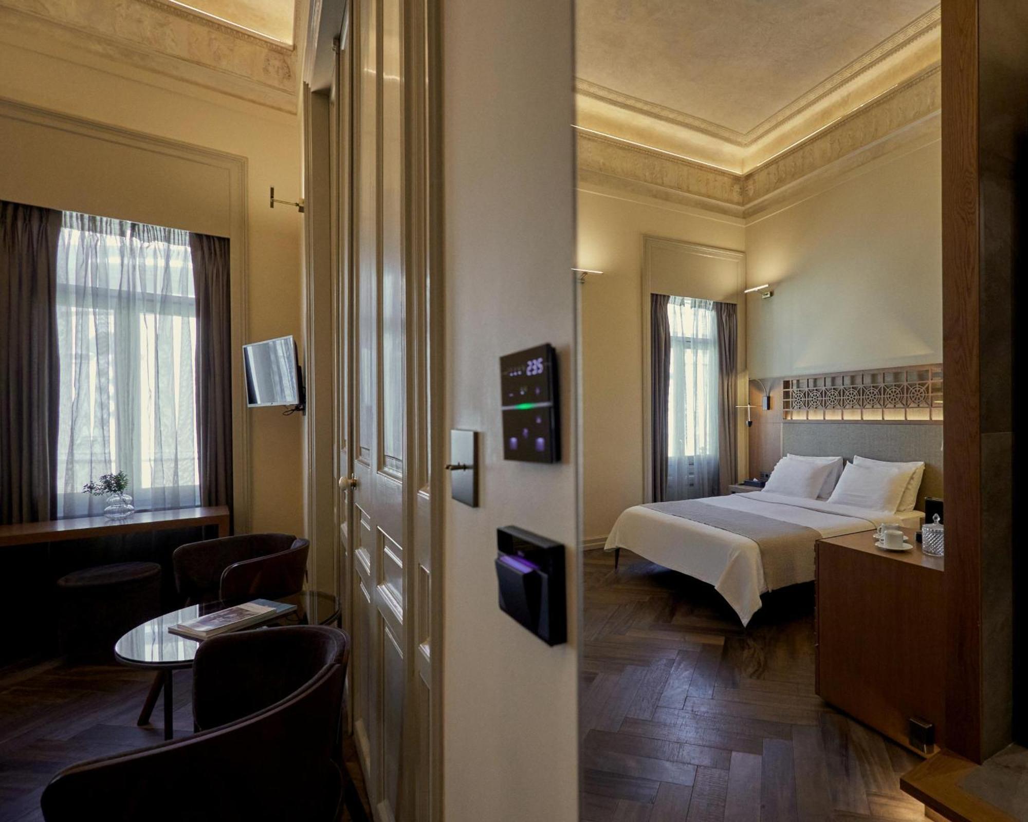 Superior Athenian Room