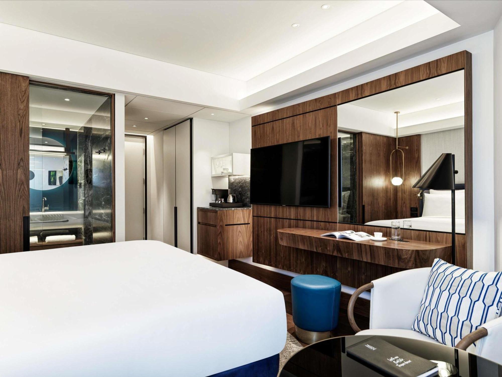 Classic Queen Room
