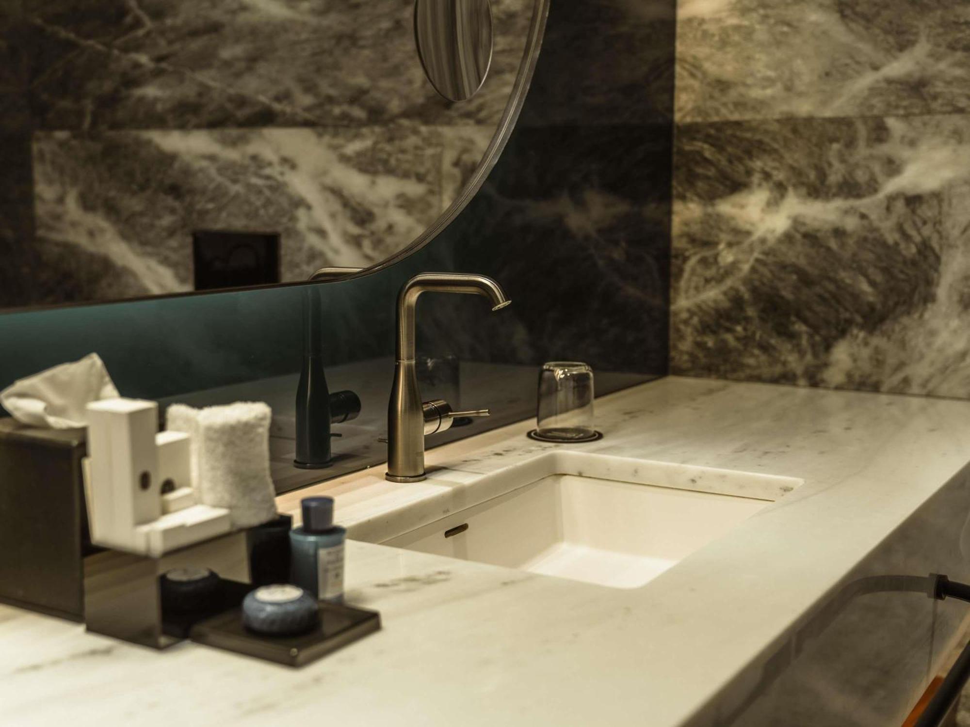 Deluxe King Suite