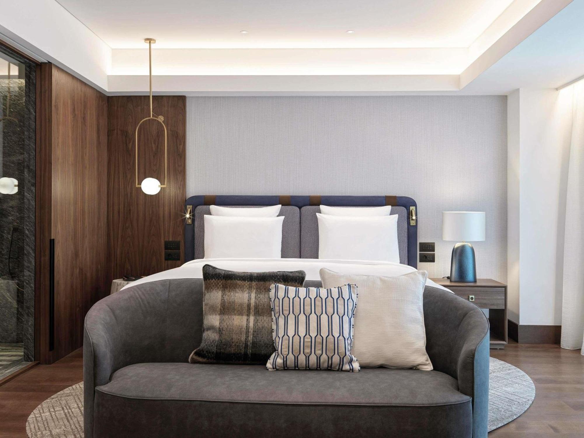 Junior King Suite
