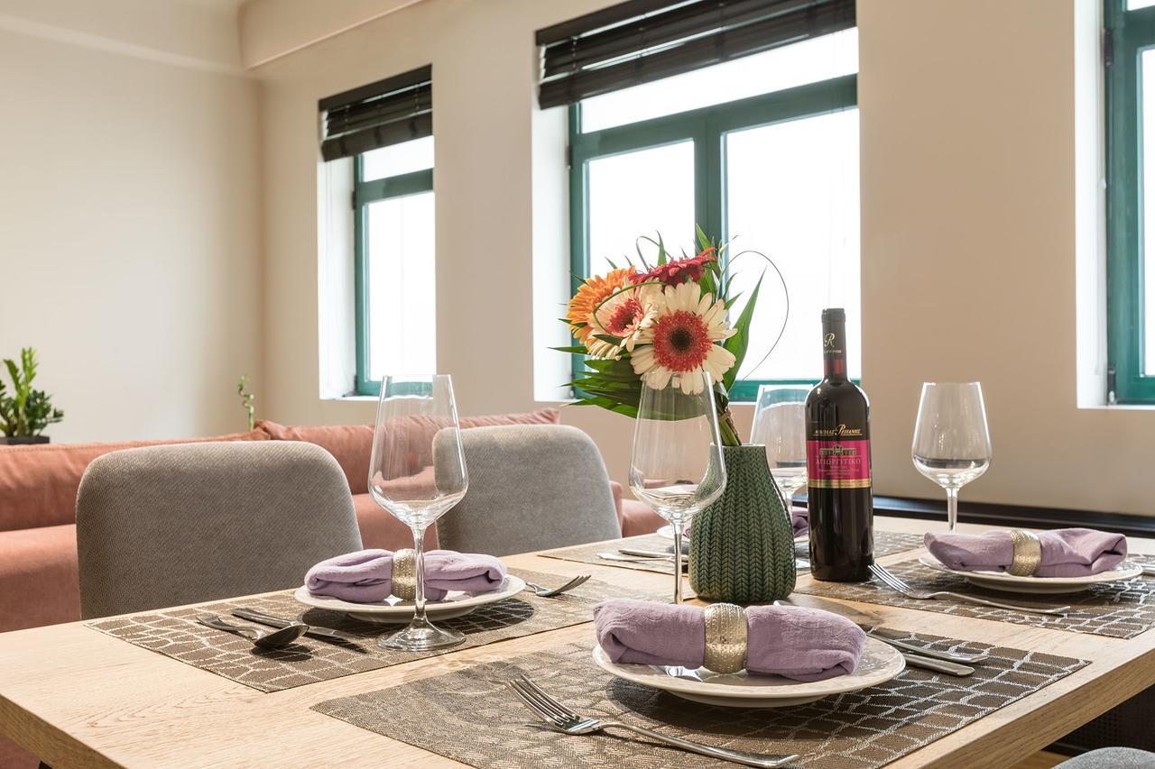 Deluxe Apartment