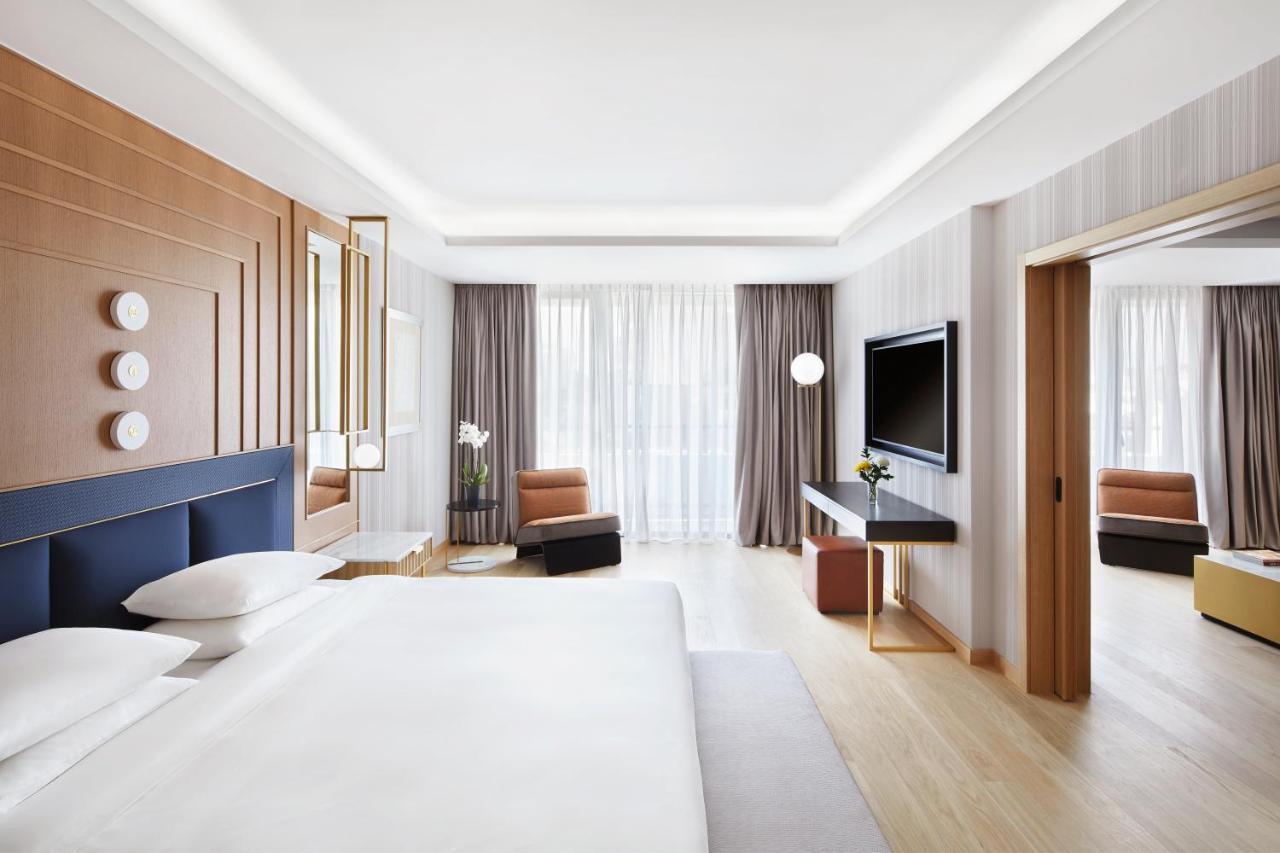 Corner King Suite,1318870561:JPEG